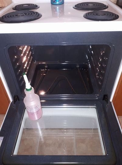 A SIMPLE, ALL-NATURAL WAY TO MAKE YOUR OVEN SHINE LIKE NEW!